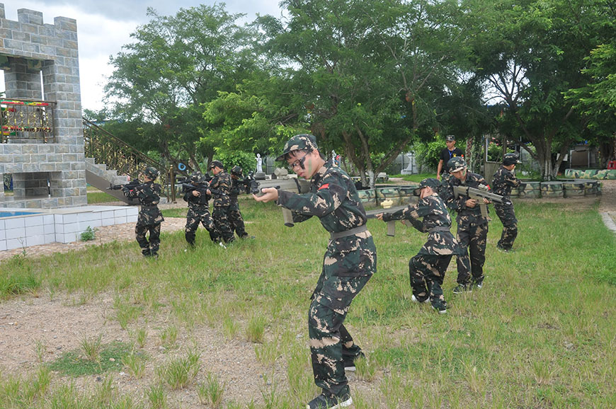 夏令营、军事训练营