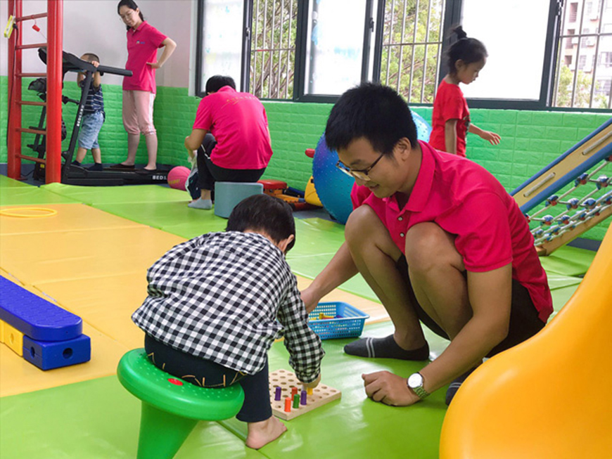 康复自闭症、孤独症