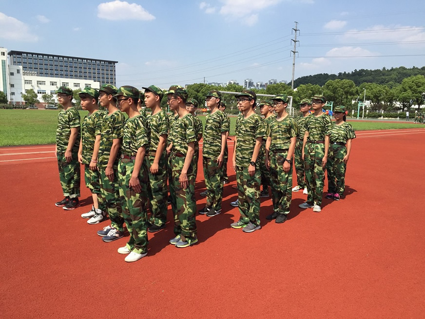 漢川軍事化管理的學校,弘揚全封閉戒網癮軍訓學校,戒網癮學校,青少年