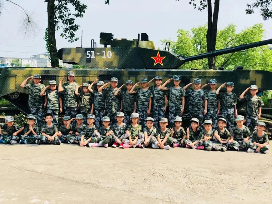 野外生存训练,企业内训,驻校驻企和青少年军事冬夏令营等培训项目,在